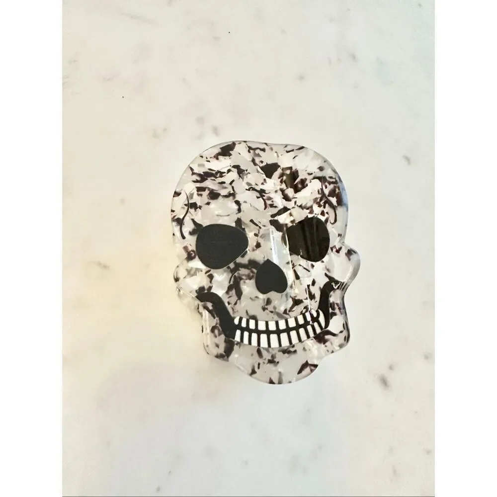 Halloween black-and-white tortoiseshell skull hair claw